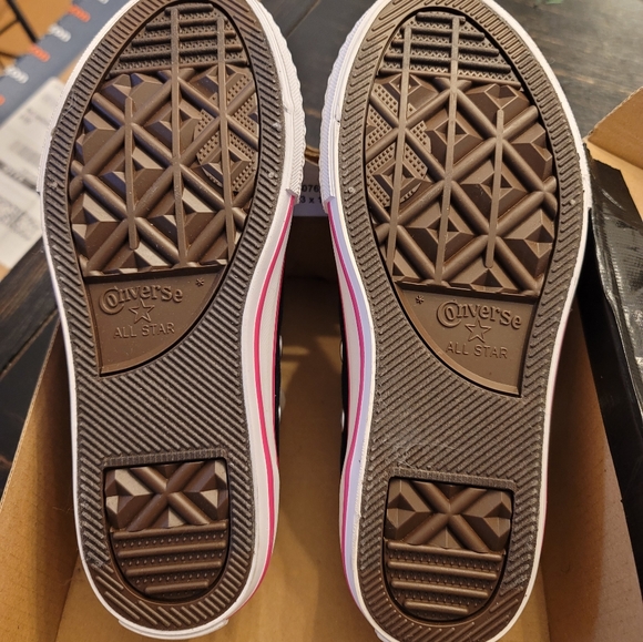 Girls Converse - Picture 2 of 4